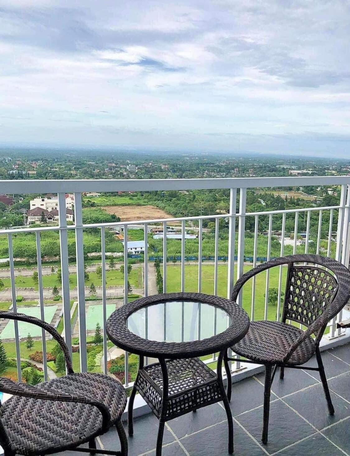 Jrt Suites Tagaytay タガイタイ エクステリア 写真